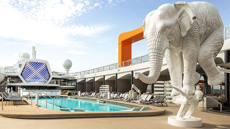 Celebrity Beyond deck da Piscina