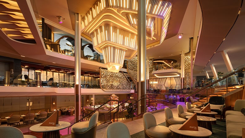 Grand Plaza do Celebrity Beyond