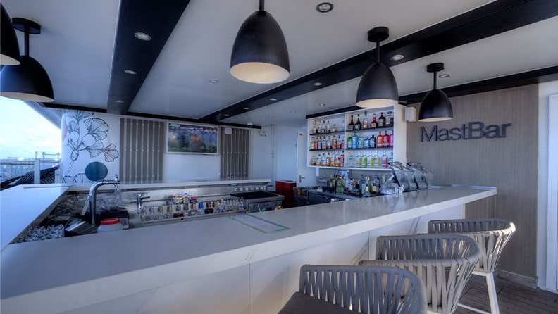 Mast Bar do Celebrity Beyond