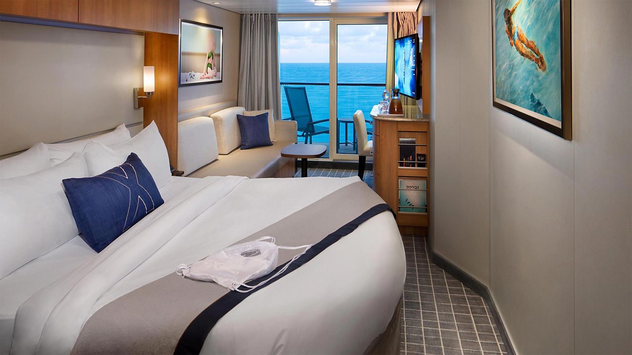 revolutionized-eq-aquaclass-stateroom-flipped-2560x1440 (1)